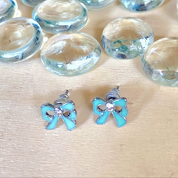 Bundle of Two Post Mini Earrings Bow Design. 🎀 - Picture 2 of 3